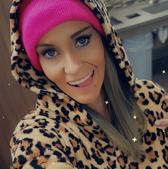 Meet your Posher, Tiffani - Picture 1 of 1